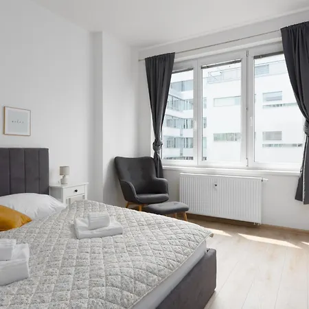 With 2 Bedrooms With Kitchen Near Metro 公寓