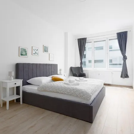 With 2 Bedrooms With Kitchen Near Metro 公寓