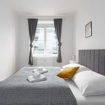 With 2 Bedrooms With Kitchen Near Metro
