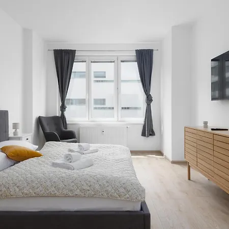 With 2 Bedrooms With Kitchen Near Metro * Praga