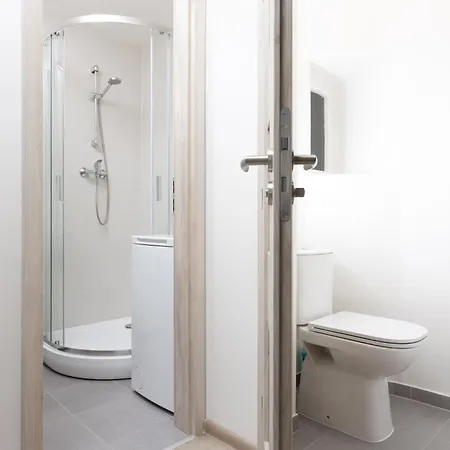 With 2 Bedrooms With Kitchen Near Metro Apartament