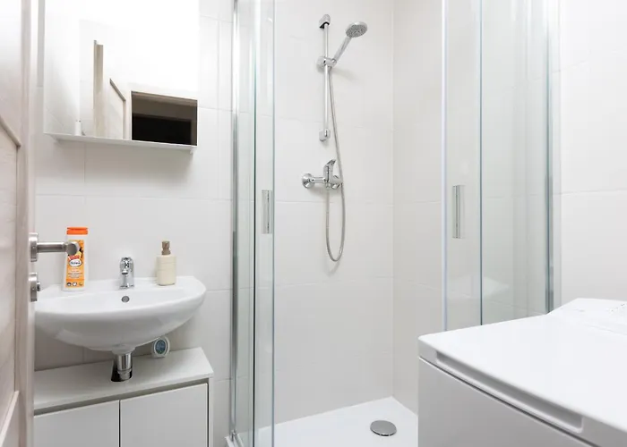 With 2 Bedrooms With Kitchen Near Metro Appartamento Praga
