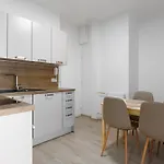 With 2 Bedrooms With Kitchen Near Metro Appartement