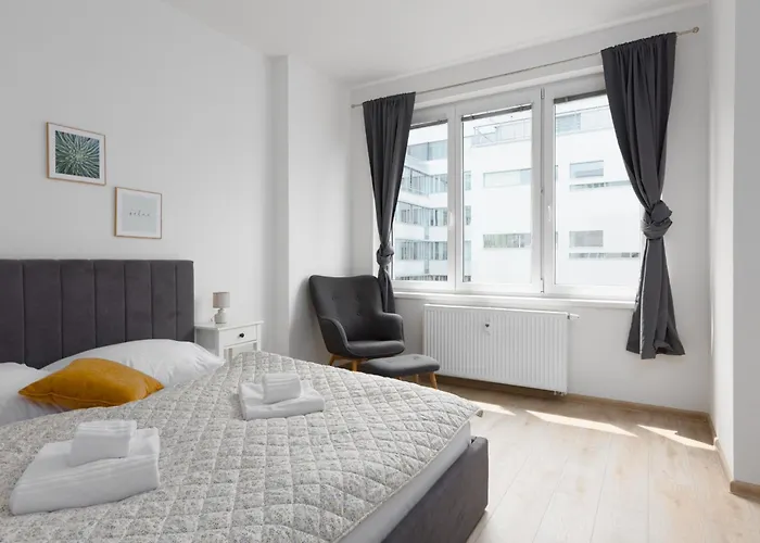 With 2 Bedrooms With Kitchen Near Metro Appartement