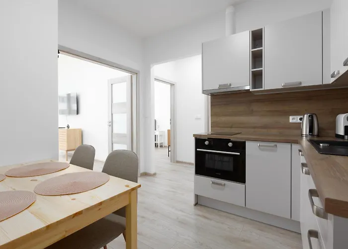 With 2 Bedrooms With Kitchen Near Metro *