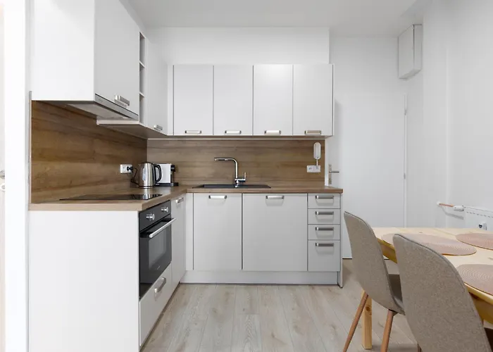Appartement With 2 Bedrooms With Kitchen Near Metro